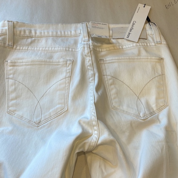 NWT kelvin klein white jeans, 28x32, straight leg, mid-rise - Picture 5 of 7